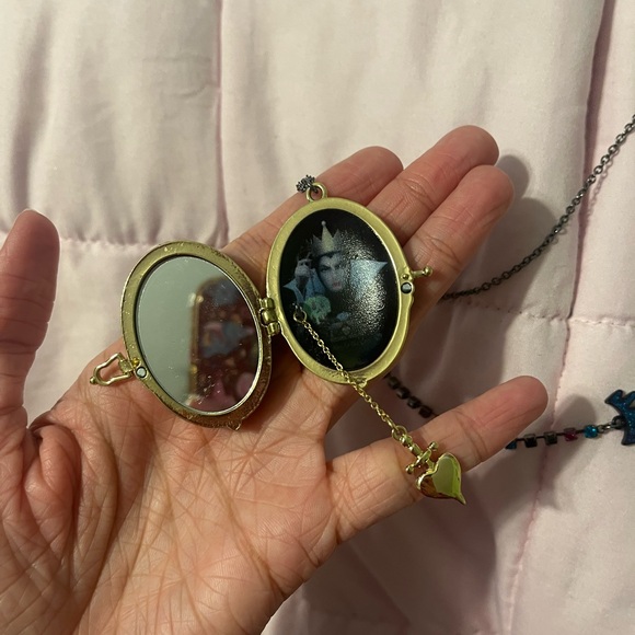 Evil Queen Pendant Necklace - Picture 4 of 4